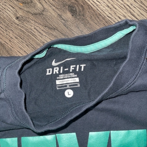 Kobe Bryant Nike Dri-FIT Black T-Shirt with Teal Graphic - Picture 3 of 3